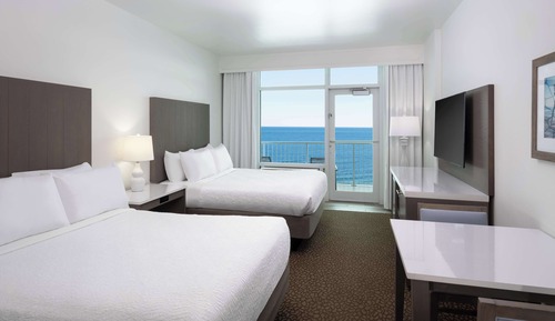 Habitación estándar, varias camas, frigorífico y microondas (2 Queen and 2 Single Bunk Beds)