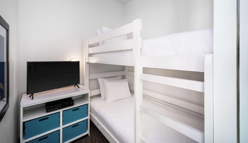 Habitación estándar, varias camas, no fumadores, sin vistas (2 Queen and 2 Single Bunk Beds)