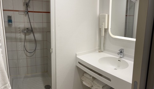 Habitación superior con 1 cama doble o 2 individuales