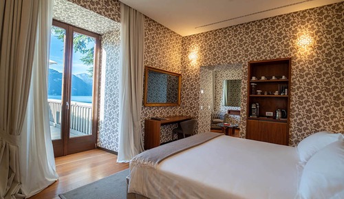 Suite, vistas al lago (private terrace)