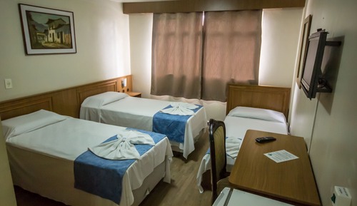 Habitación triple, varias camas