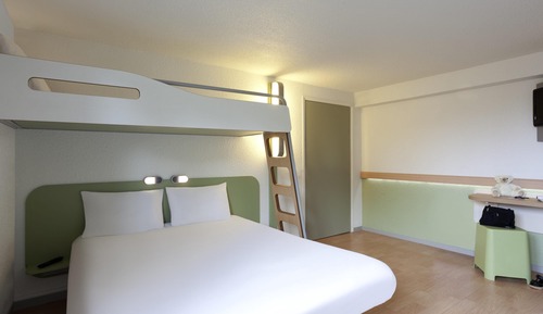 Habitación triple, varias camas