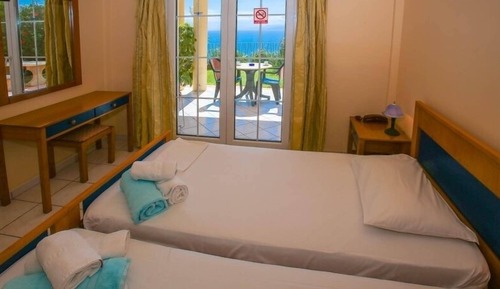 Estudio, vistas al mar