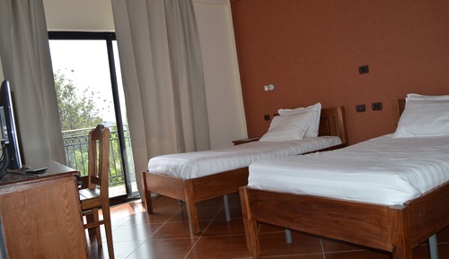 Habitación con 1 cama doble o 2 individuales, vistas a la montaña