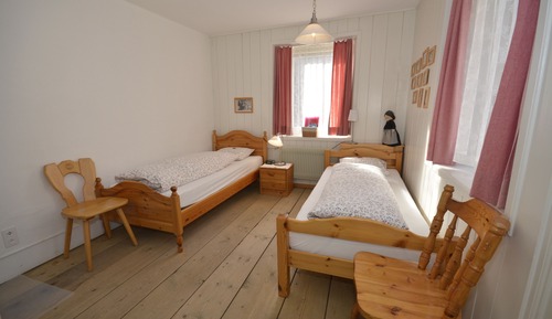 Habitación económica con 2 camas individuales, baño compartido