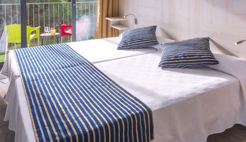 Habitación doble, balcón, vistas a la piscina