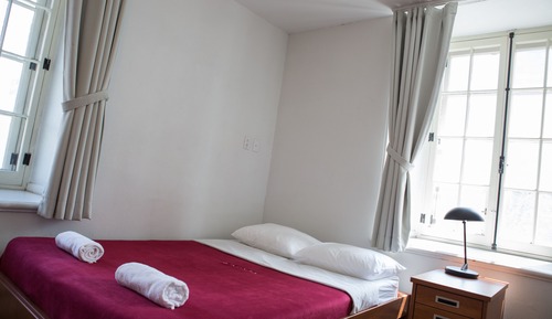 Habitación estándar doble, 1 cama doble, baño compartido