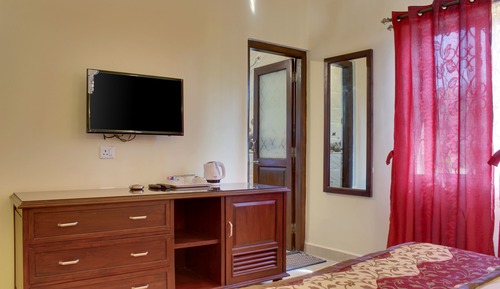 Habitación Deluxe, 1 cama de matrimonio, balcón, vistas a la piscina