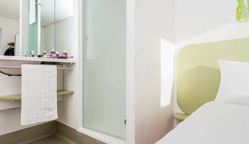 Habitación triple (1 Double Bed and 1 Single Bunk Bed)