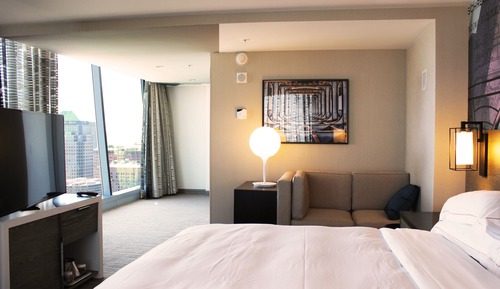 Habitación, 1 cama de matrimonio grande, vistas al lago, en esquina (Hearing Access)