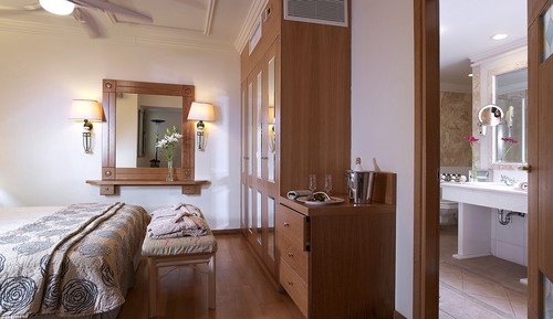Deluxe Suite, Pool Access (Knossos)