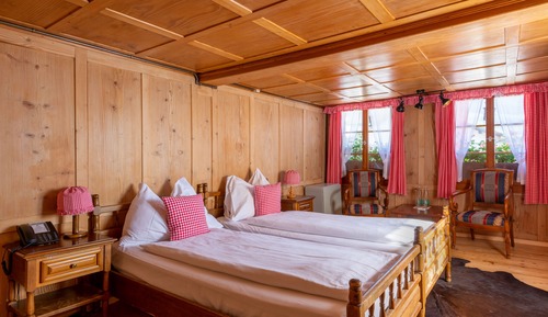 Habitación económica con 2 camas individuales, baño compartido