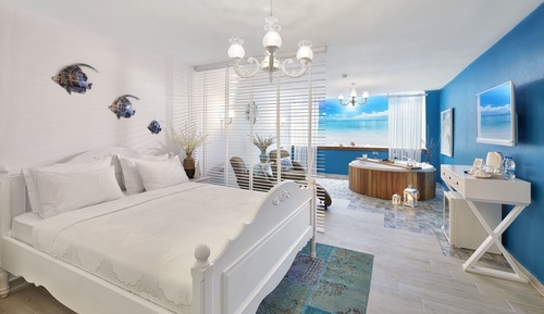 Queen Room with Spa Tub