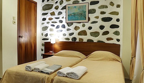 Habitación con 2 camas individuales, vistas a la ciudad