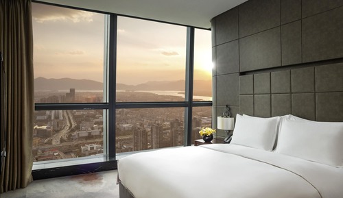 Suite junior, 1 cama de matrimonio grande, Acceso al salón del club, vistas a la ciudad