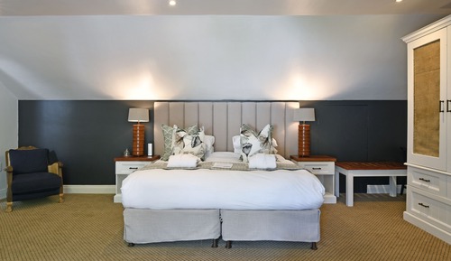 Habitación con 1 cama doble o 2 individuales (Upper Deck (King Size))