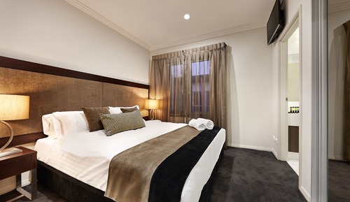 Estudio superior, no fumadores, cocina básica