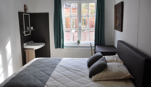 Habitación individual, baño compartido