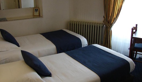 Habitación con 2 camas individuales