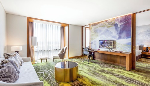 Suite, 1 cama de matrimonio grande, vistas a la piscina (Top Floor)