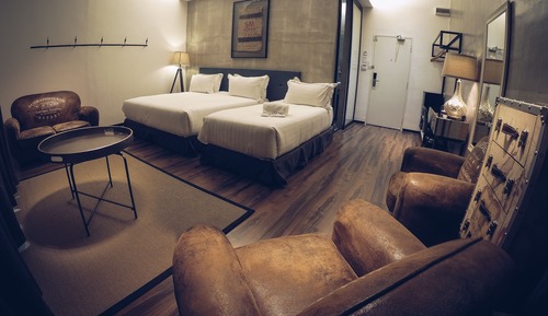 Suite familiar (with Internet)