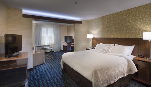 Suite, 1 cama de matrimonio grande con sofá cama (Mobility/Hearing Access, Roll-In Shwr)