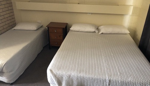 Habitación estándar con 1 cama doble o 2 individuales