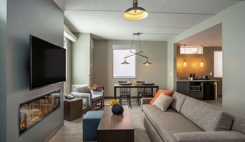 Suite Deluxe, 1 cama de matrimonio grande, no fumadores (Mobility & Hearing, Roll-in Shower)