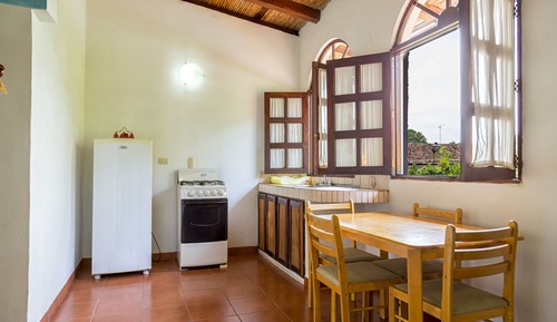 Habitación Confort, vistas a la piscina, en una planta alta