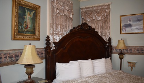 Suite (Lillian's Room)