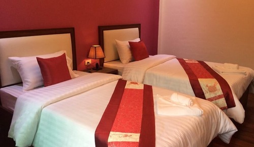 Deluxe Twin Bed Mountain View