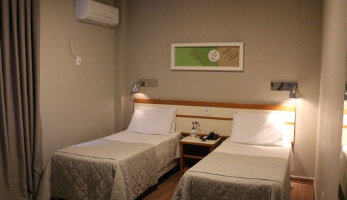 Habitación estándar con 1 cama doble o 2 individuales