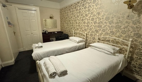 Habitación con 2 camas individuales