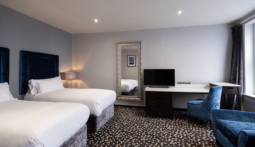 Habitación triple clásica, varias camas, vistas a la ciudad