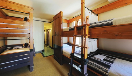 Dormitorio compartido, dormitorio mixto (Super-Eight Co-Ed)