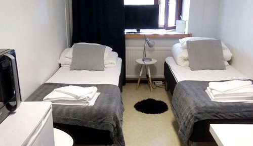 Twin Room with Shared Bathroom - 10 -