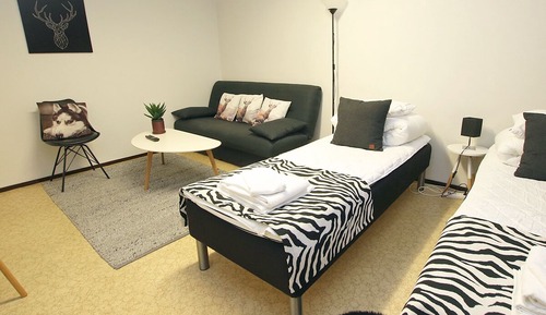 Studio Apartment with shared bathroom - 8 -