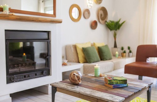 Branqueira Villa | CHARMING, 3 BEDROOM VILLA WITH PRIVATE POOL, BBQ, WIFI AND A/C