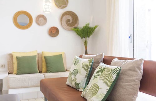 Branqueira Villa | CHARMING, 3 BEDROOM VILLA WITH PRIVATE POOL, BBQ, WIFI AND A/C