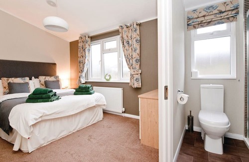Ashby Woulds Cabina | 2 bedroom accommodation in Overseal, Nr Ashby-de-la-Zouch