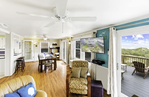 Hatteras Casa | On Special - Oceanfront, Dog Friendly Home in Hatteras with Hot Tub!