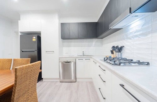 Bendigo Casa | Modern Bendigo Haven Near Hospital: Comfort & WiFi