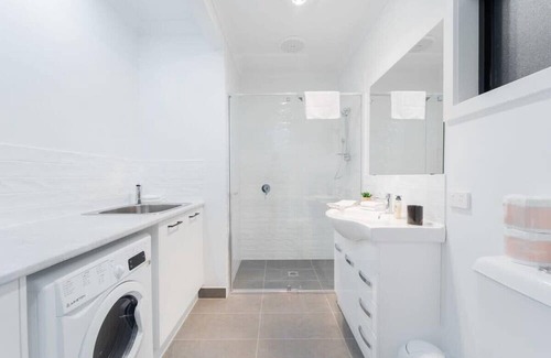 Bendigo Casa | Modern Bendigo Haven Near Hospital: Comfort & WiFi