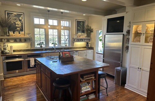 Athens Casa | Large home 12 mins from Sanford Stadium/downtown, 8 mins to Botanical Gardens