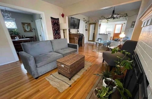 Rose City Park Cama Y Desayuno | NEW LISTING-Adorable Craftsman, great neighborhood