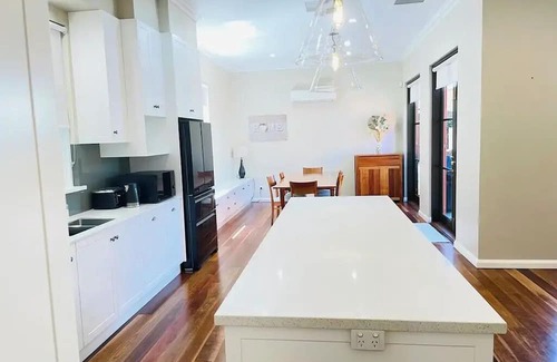 Wagga Wagga Apartamento | Classic Meets Modern in Central Wagga