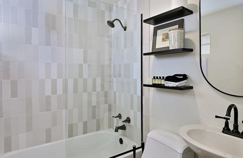 Downtown Santa Fe Cama Y Desayuno | Dos Hermanas Casita 4 | Inviting Downtown | 1BR/1BA