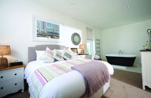 Hele Cabina | 1 bedroom accommodation in Hele Bay, Ilfracombe