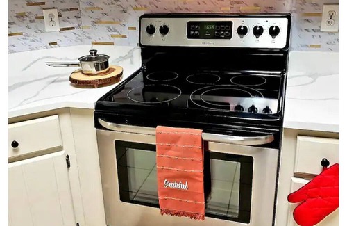 Candler Casa | Eclectic Ranch Style Home - Sleeps 12