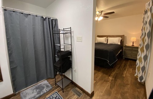 Washington County Cabina | Pet friendly, newly constructed cabin with modern amenities!